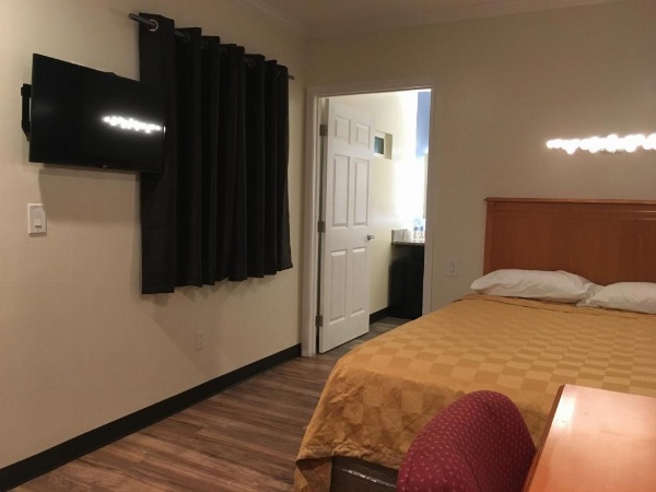 Lincoln Park Motel image 17